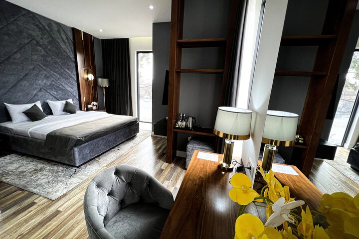 Room 5 of 38