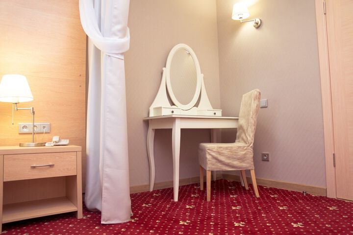 Room 27 of 87