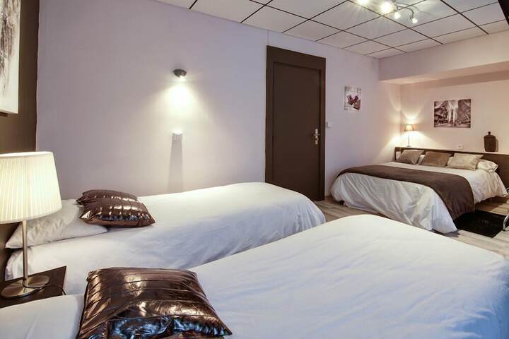 Room 12 of 18