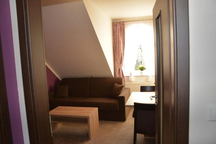 Room 4 of 17