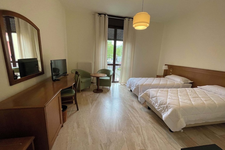 Room 6 of 18