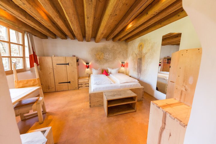 Room 13 of 46