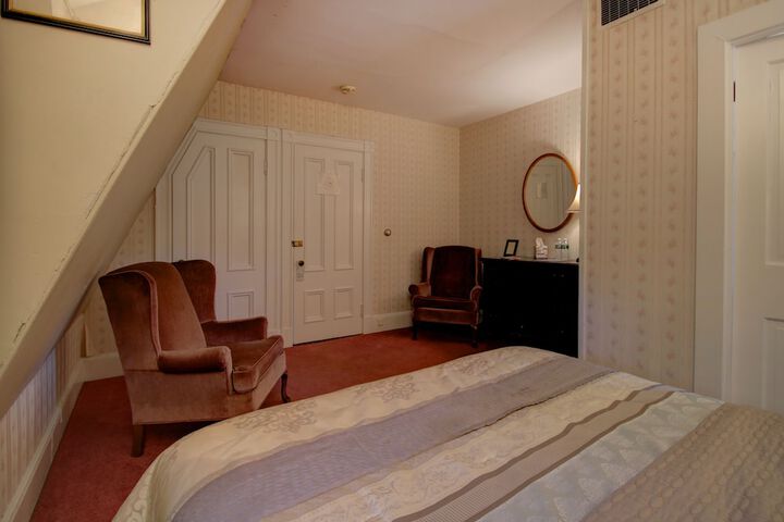 Room 110 of 408