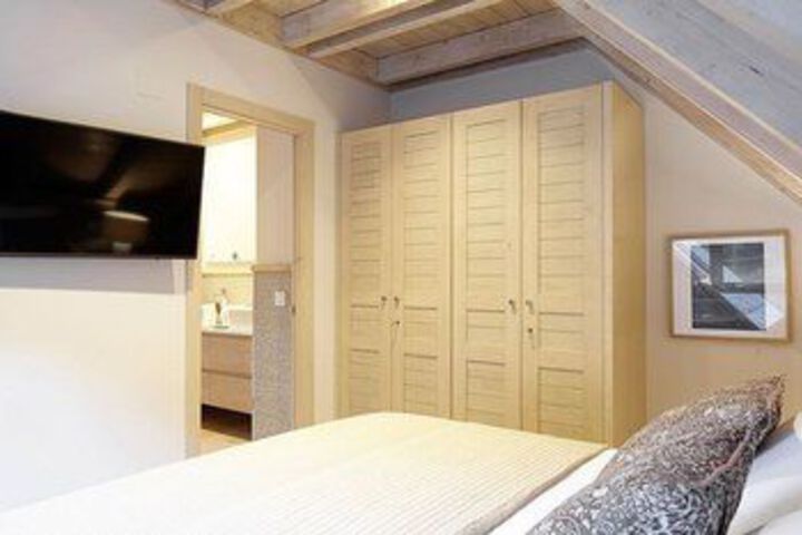 Room 13 of 26