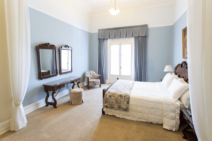 Room 16 of 76