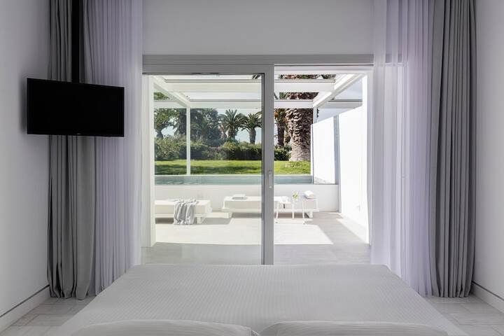 Room 43 of 227