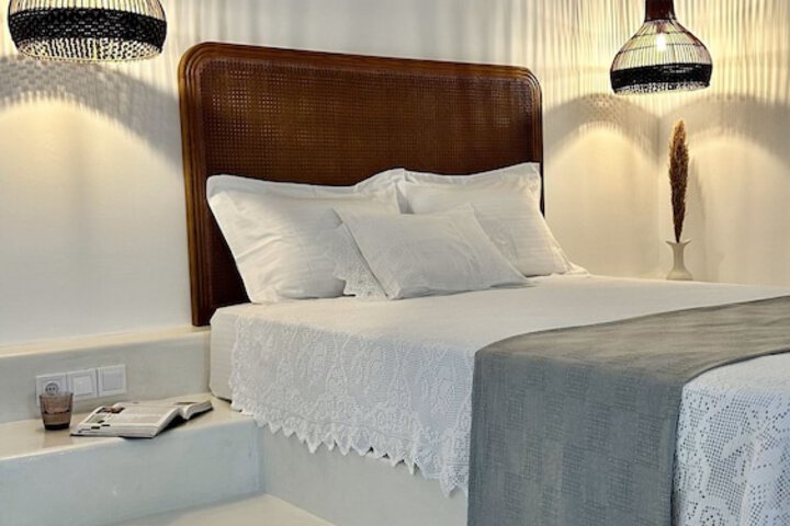 Room 4 of 98