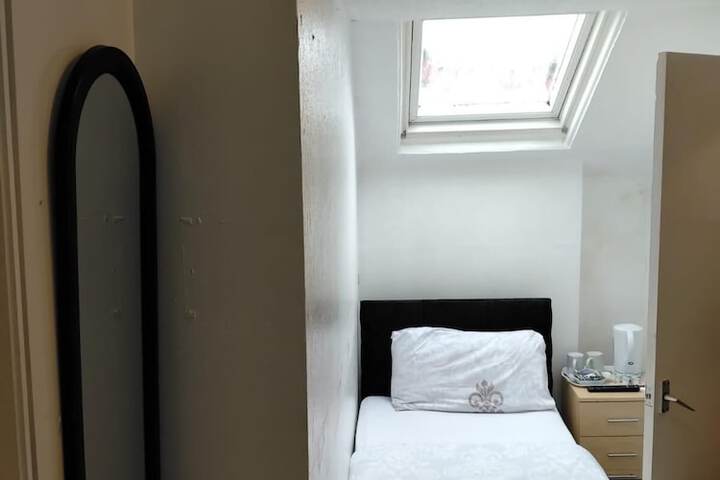 Room 76 of 143