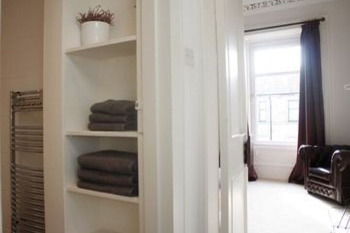 Room 4 of 15