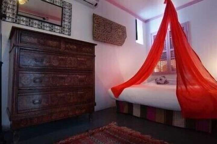 Room 17 of 65