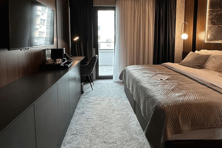 Room 28 of 64