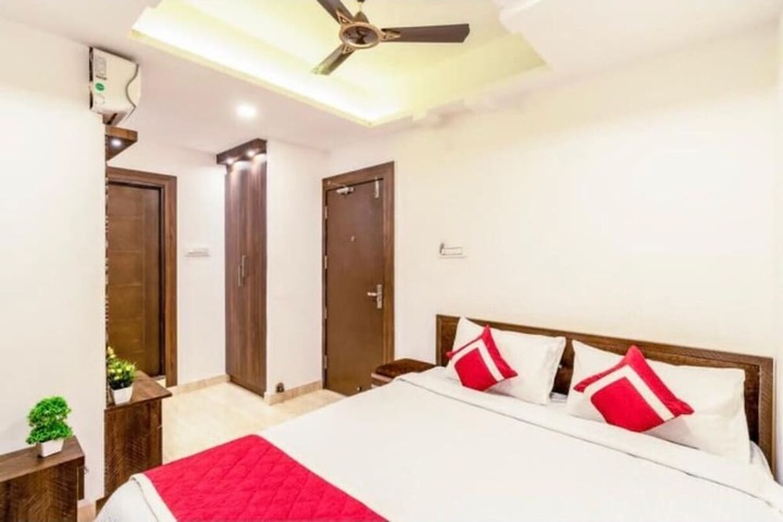 Room 2 of 10