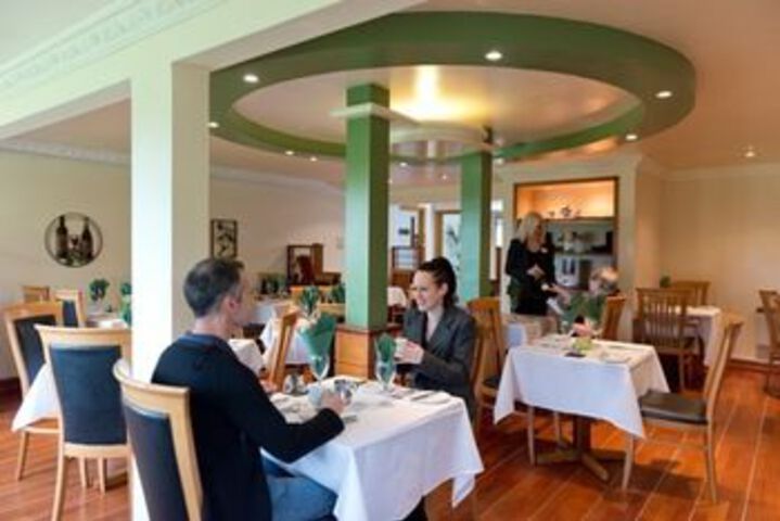 Dining 19 of 61