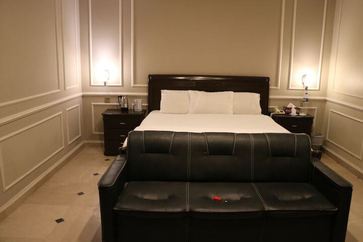 Room 33 of 55