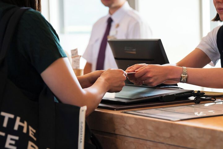 Check-in/check-out kiosk