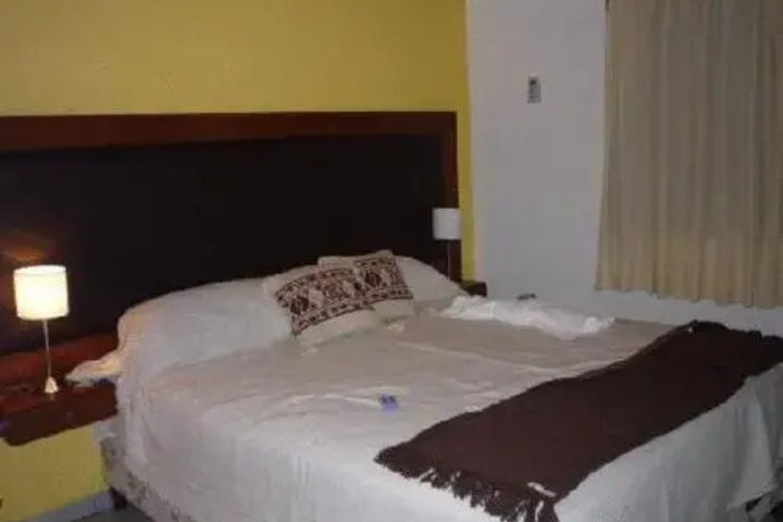 Room 4 of 10
