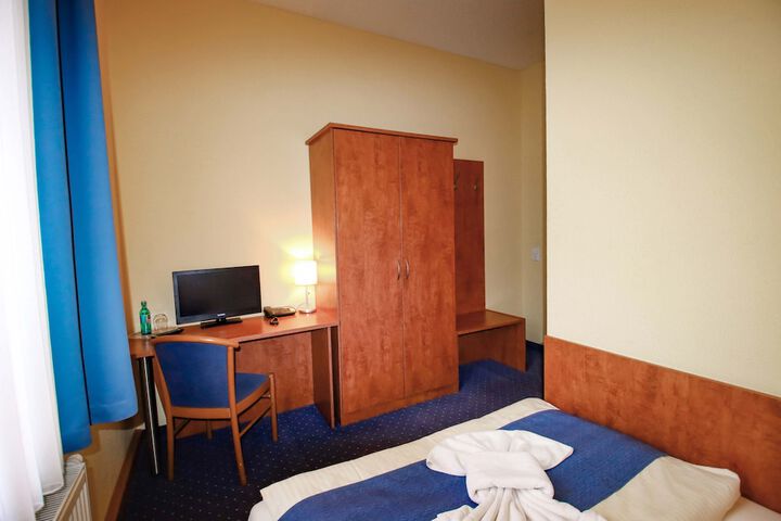 Room 9 of 62