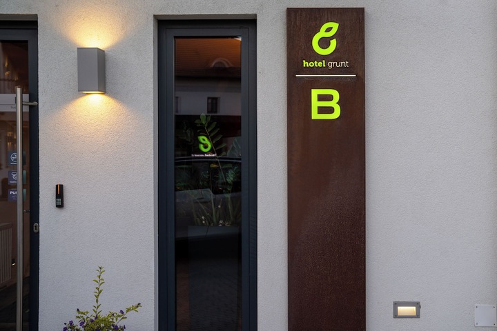 Hotel 75 of 82