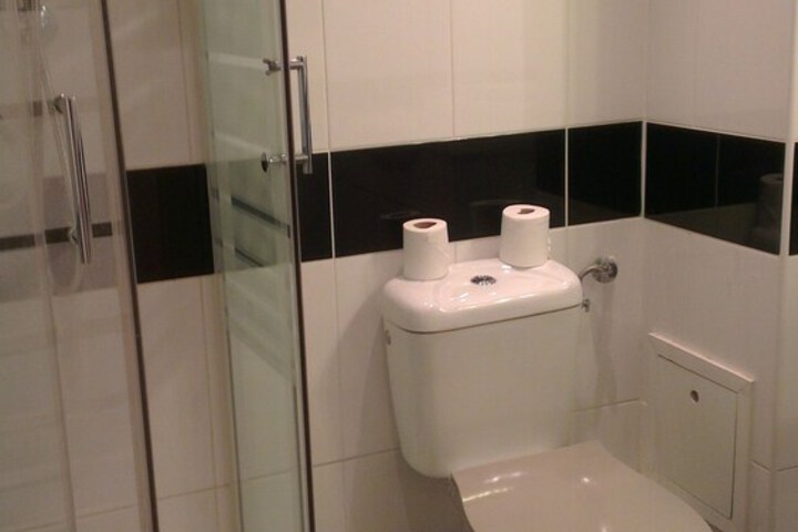 Room 2 of 10
