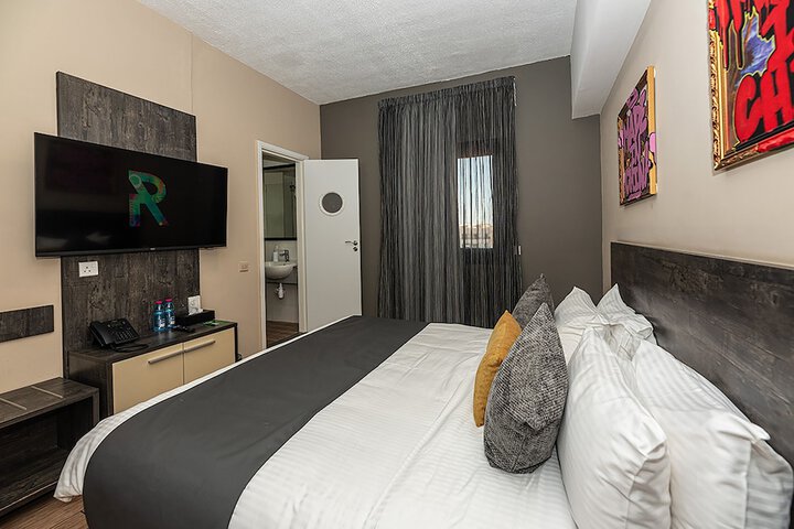 Room 66 of 216