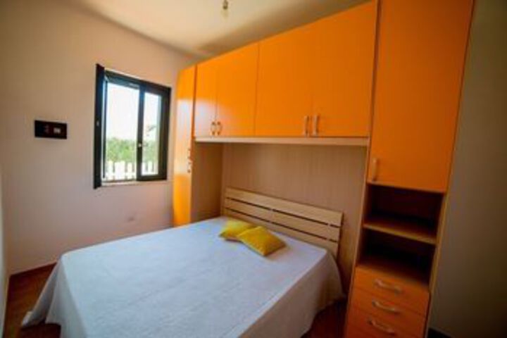 Room 4 of 11