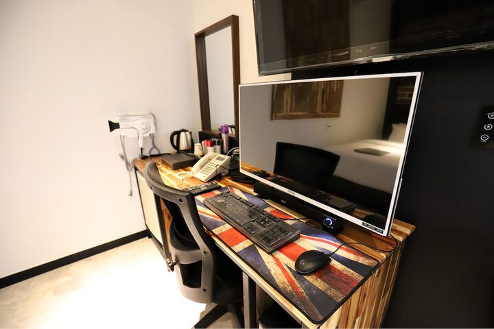 Room 21 of 27