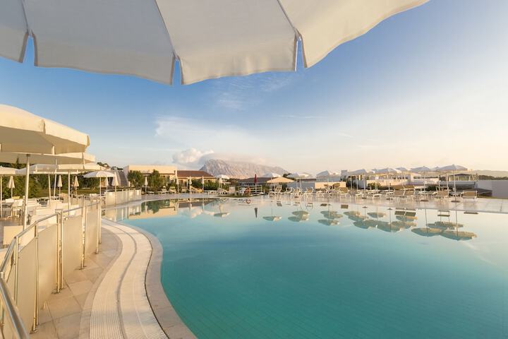 Hotel with Pool