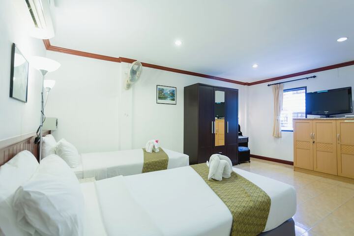 Room 94 of 208