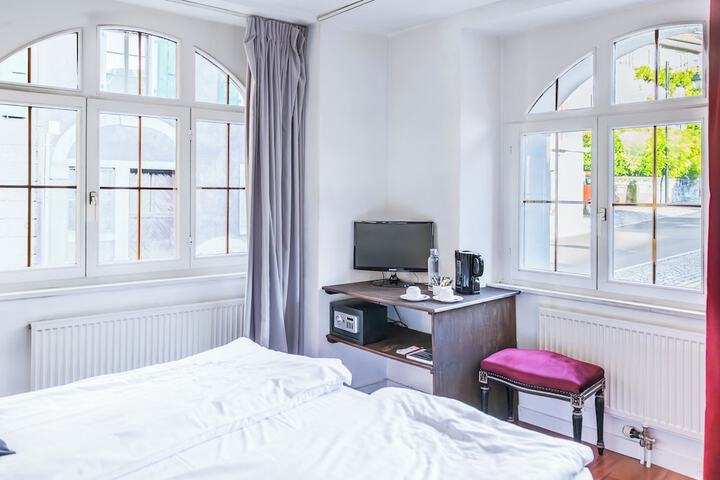 Room 35 of 114