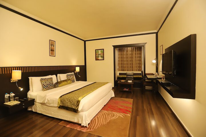Room 10 of 32