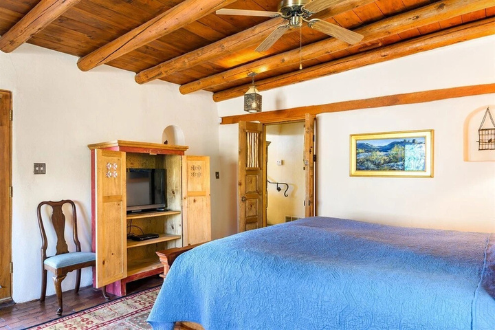 Room 5 of 18