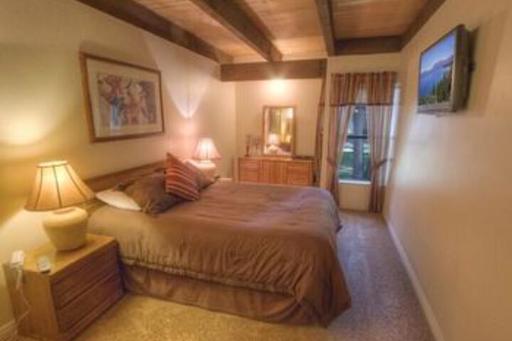 Room 6 of 18