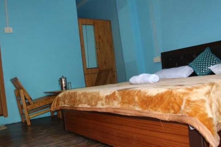 Room 3 of 9