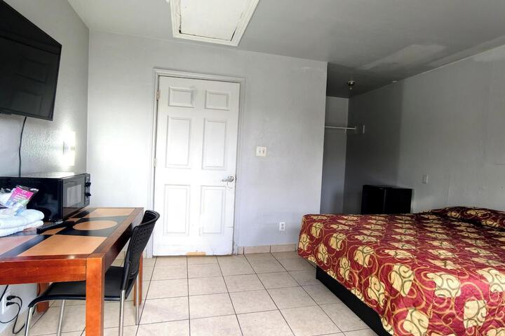 Room 12 of 25