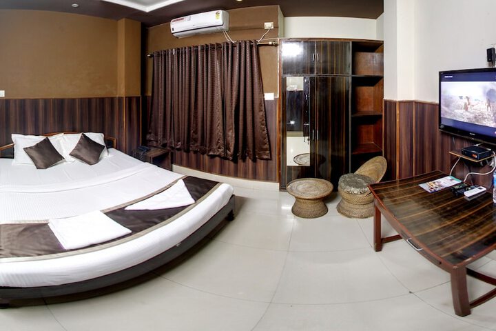 Room 11 of 33