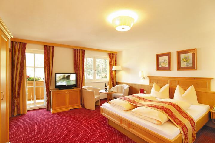 Room 3 of 93