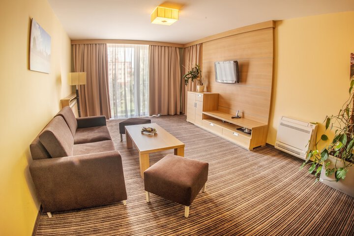 Room 4 of 73