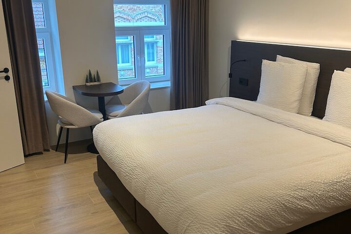 Room 5 of 44