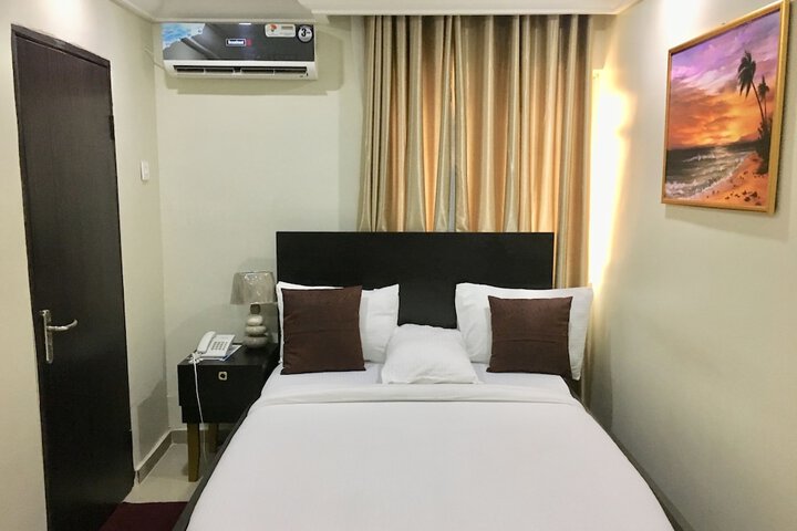 Room 3 of 16