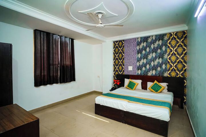 Room 11 of 20