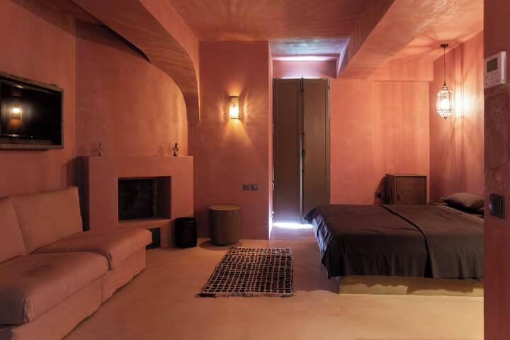 Room 23 of 142