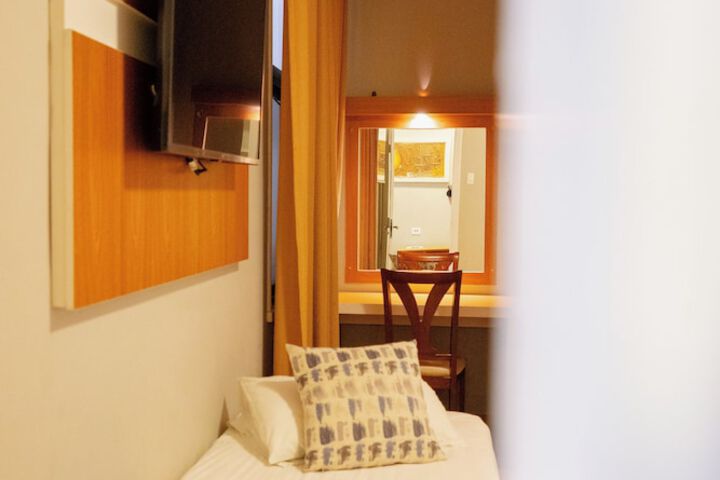 Room 15 of 175