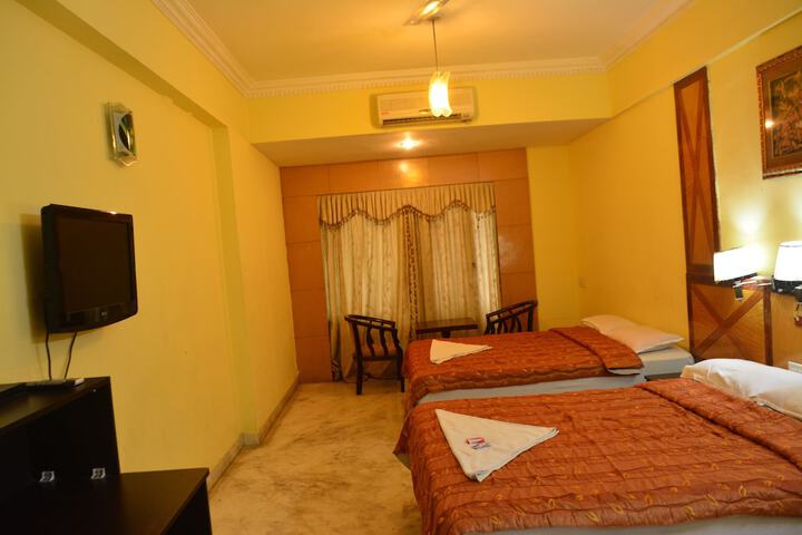 Room 16 of 36