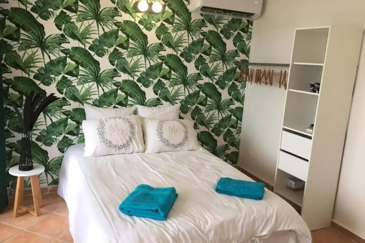 Room 3 of 9