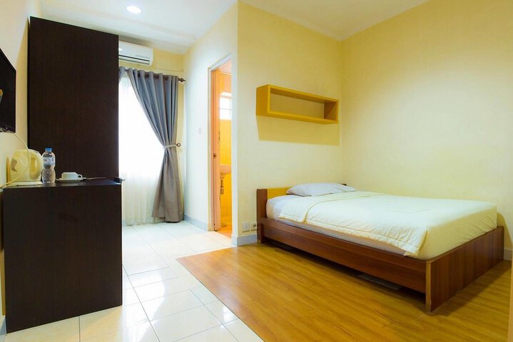 Room 5 of 11