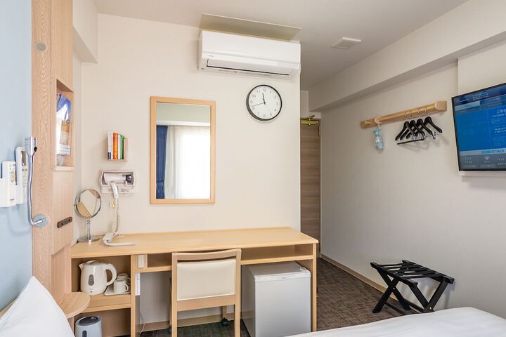Room 3 of 34