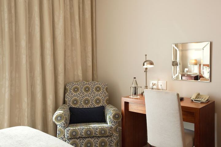 Room 44 of 132