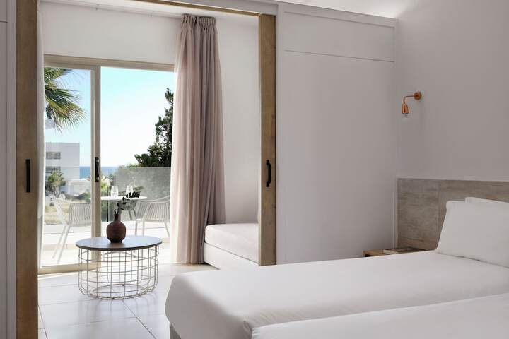 Room 16 of 35