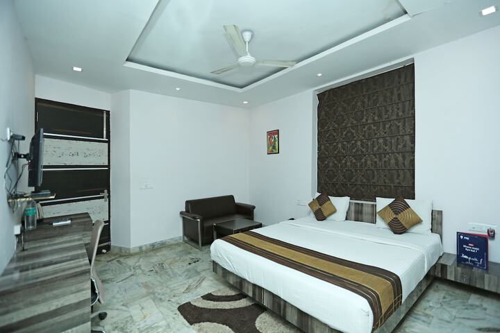 Room 9 of 30