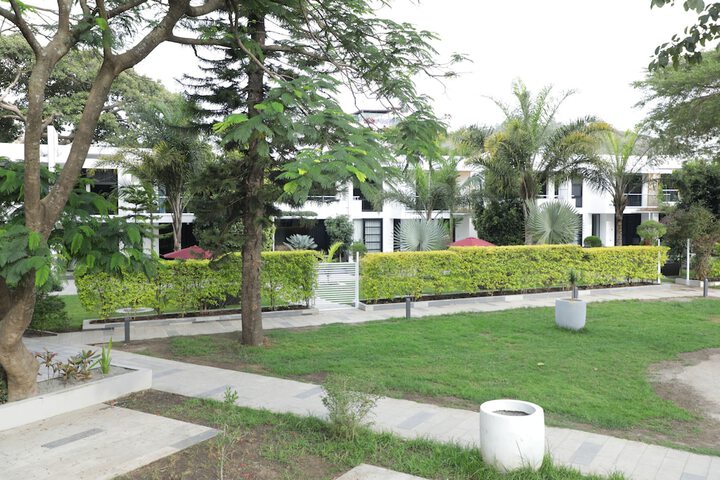 Hotel Exterior 36 of 44